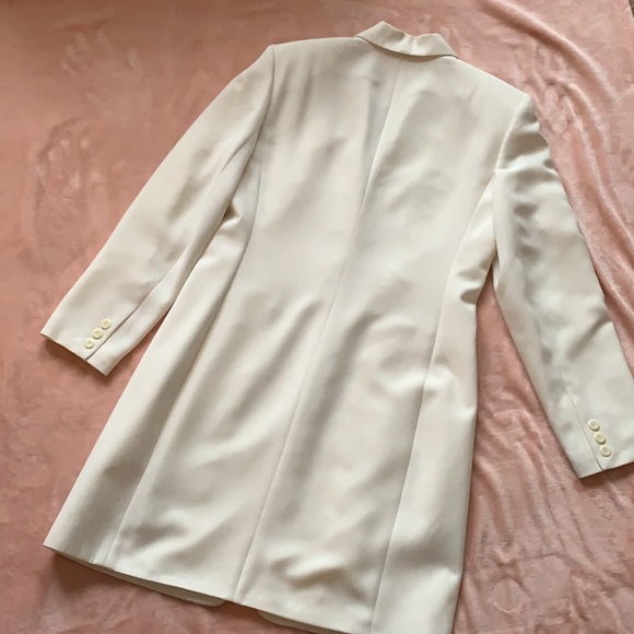 New Worthington white coat, size 6, 100% polyester, 2 pockets, plain hem. - Picture 5 of 5